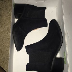 Block heel bootie